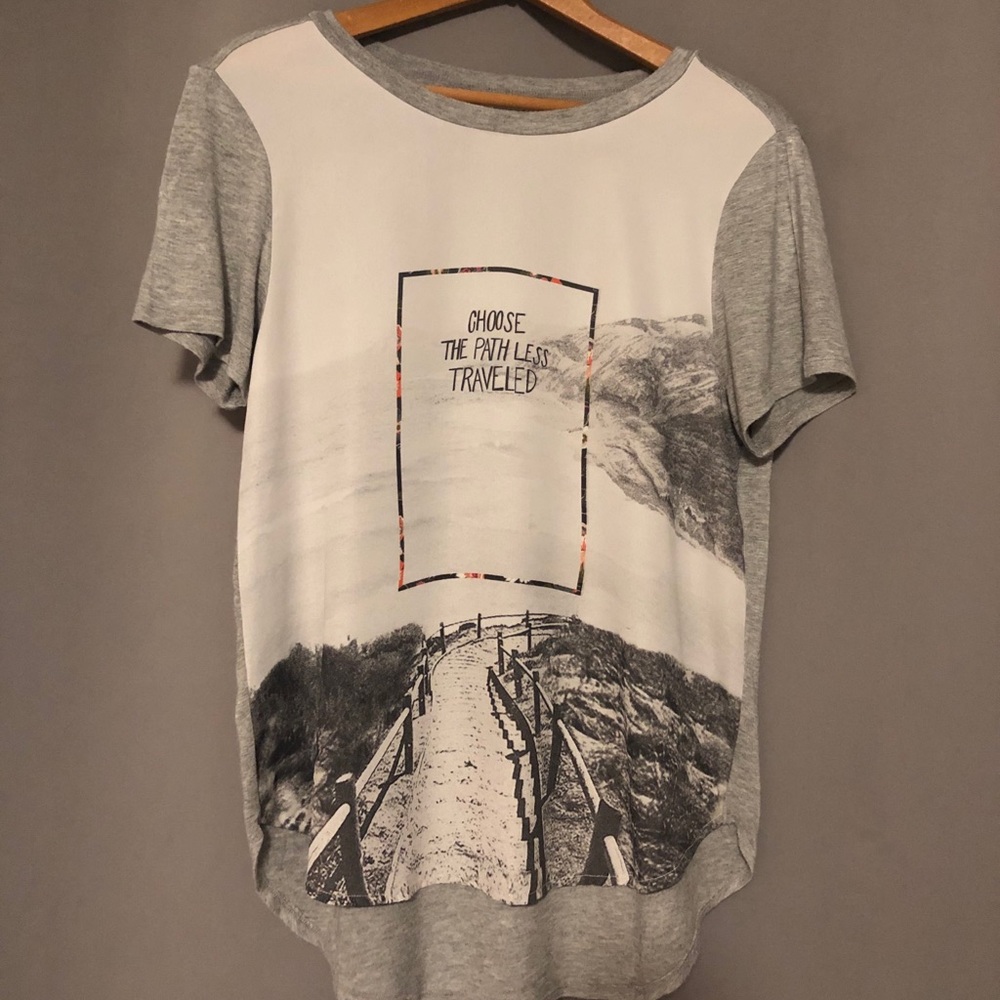 Hollister Path Less Traveled Graphic Tee  size S